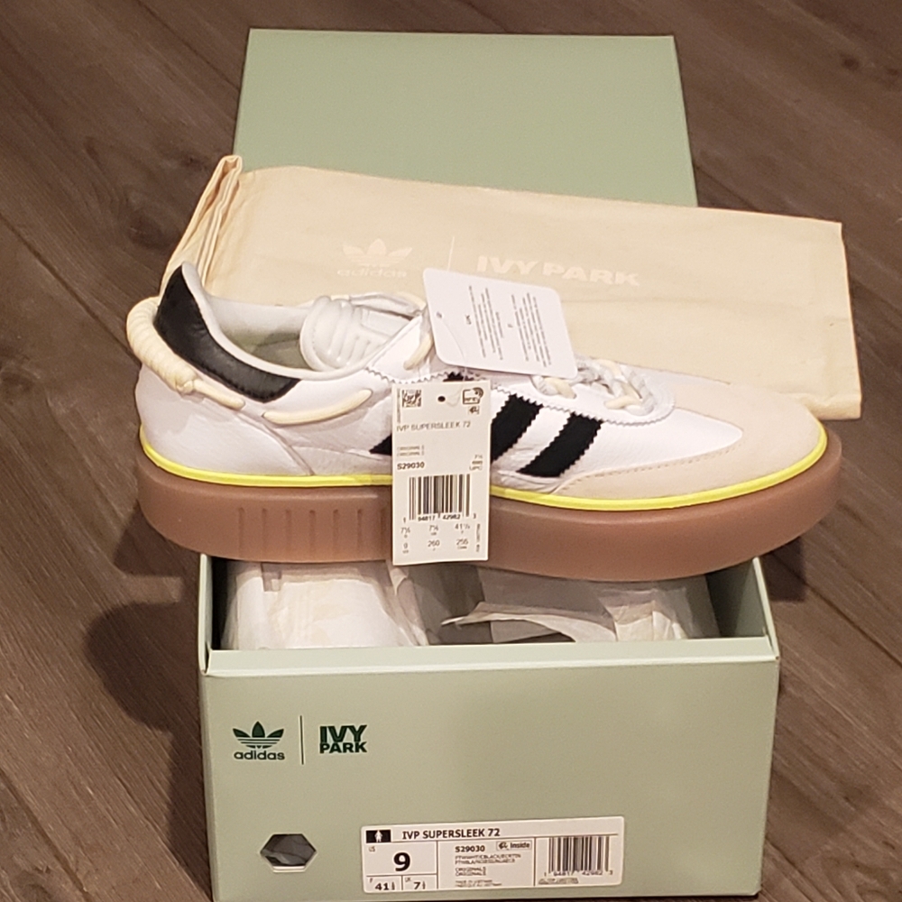 IVY Park Supersleek 72. NWT. Size 9